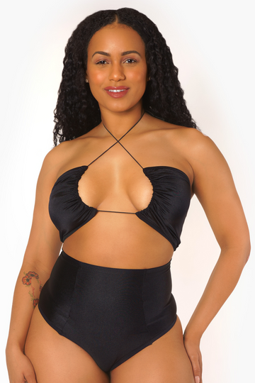 Top corto negro con cordón ajustable